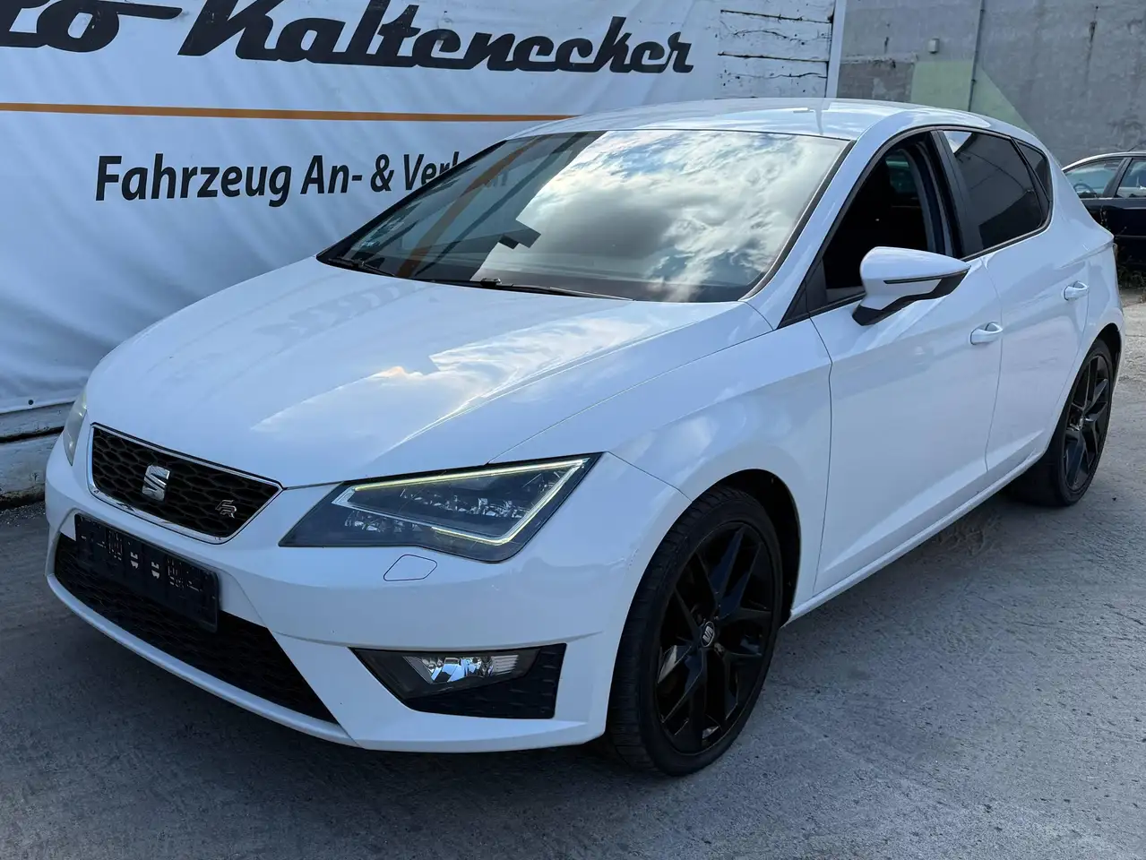 SEAT Leon FR-Line*Sport*LED*Alcantara*PDC*18 Zoll Alus — photo 1 of 29