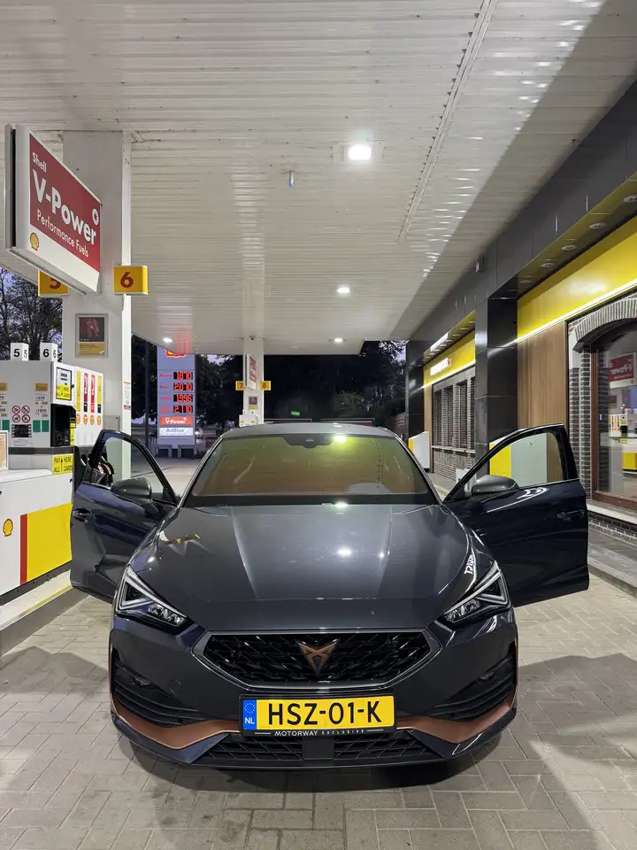 CUPRA Leon 1.4 e-Hybrid (180 kW System) VZ β photo 1 of 18