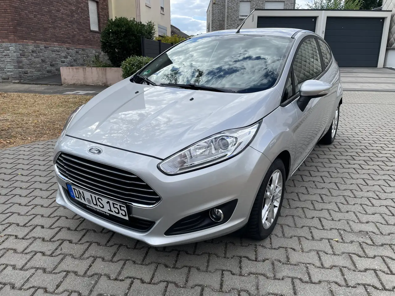 Ford Fiesta Trend — photo 1 of 11