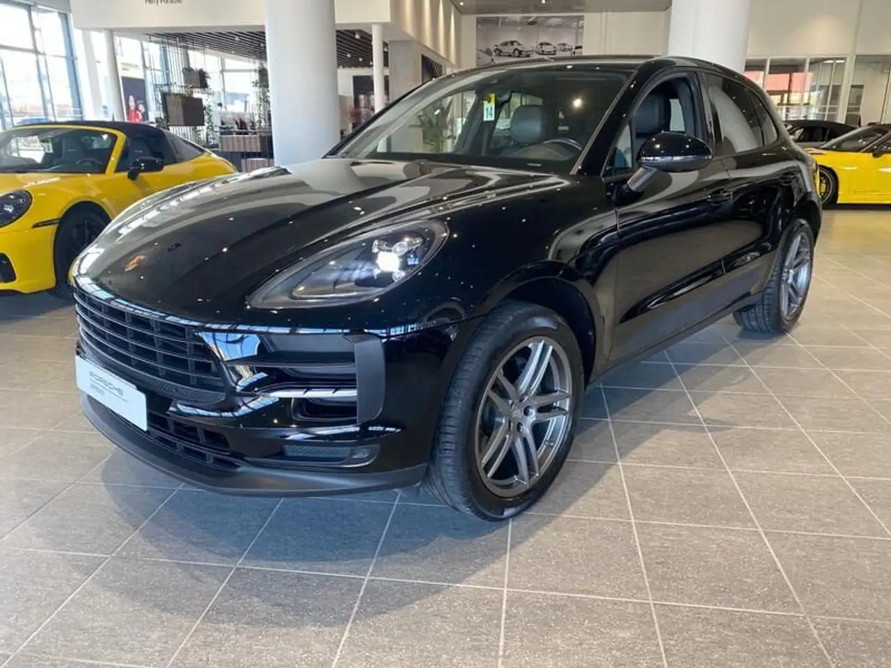 Porsche Macan 2.0 245 cv — photo 1 of 15