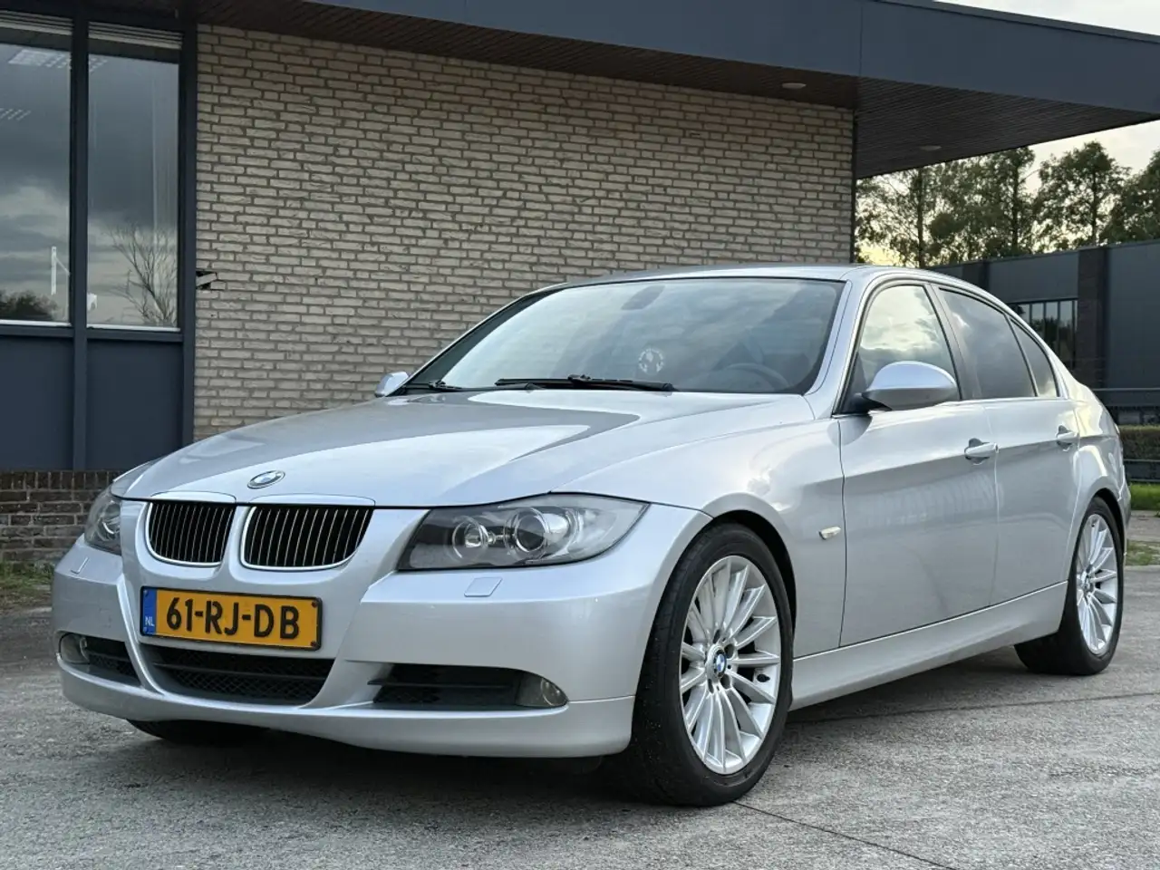 BMW 330 3-serie 330i Dynamic Exec. NIEUWE APK/ OLIE/ OLIEF — photo 1 of 14