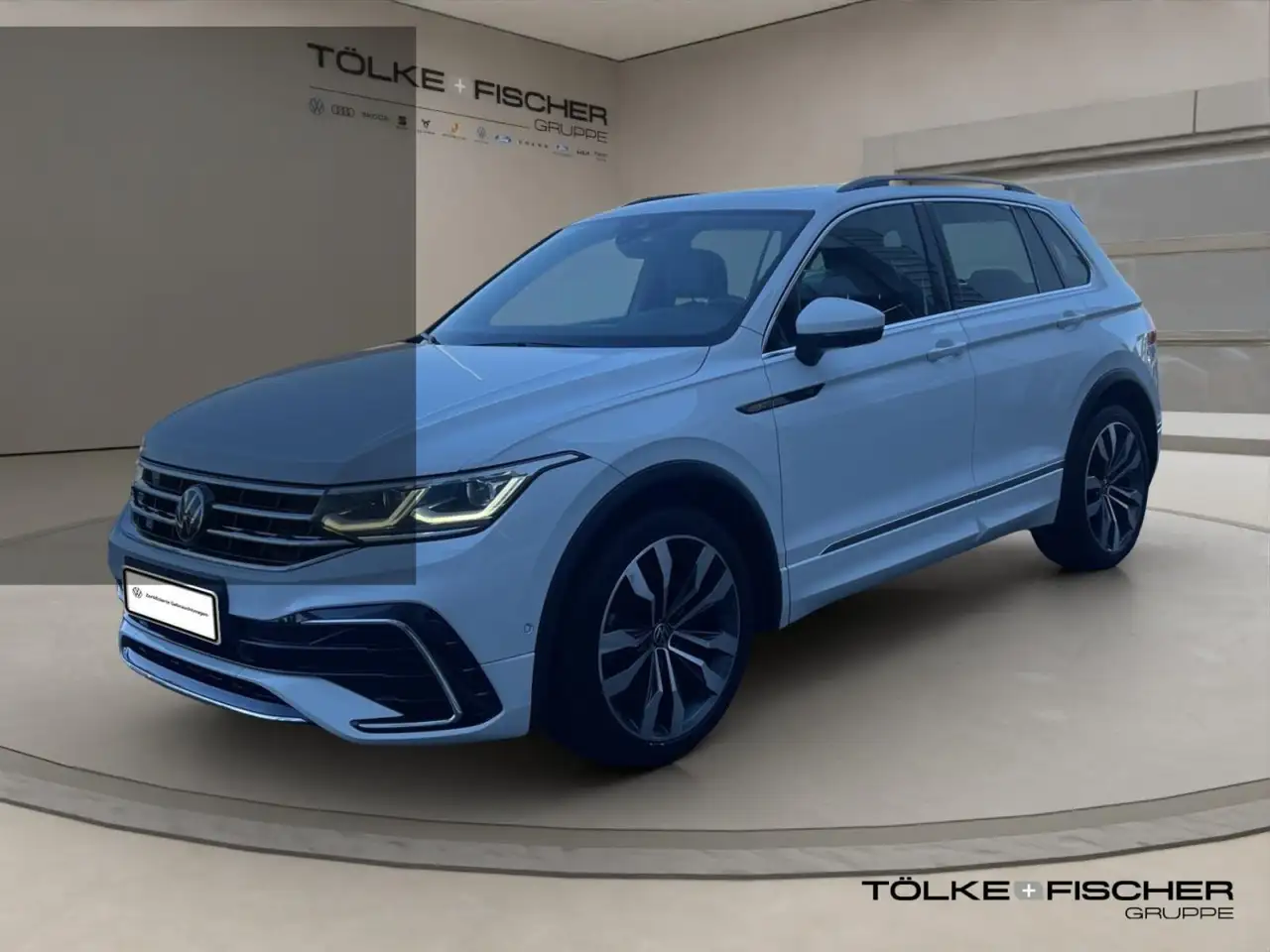 Volkswagen Tiguan 2.0 TDI BMT 4Motion R-Line Pano R-Line LM — photo 1 of 20