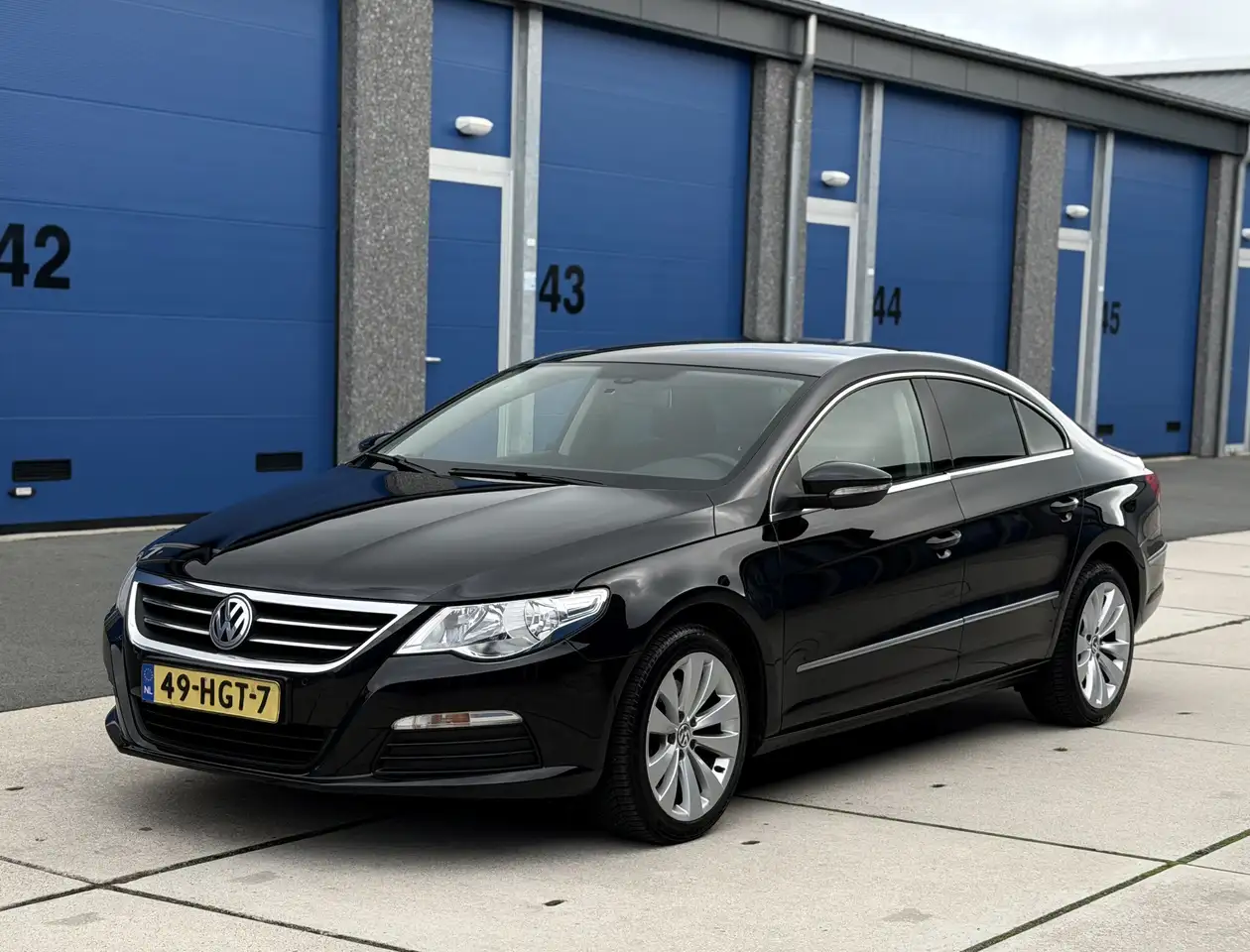 Volkswagen Passat CC 1.8 TSI — photo 1 of 12