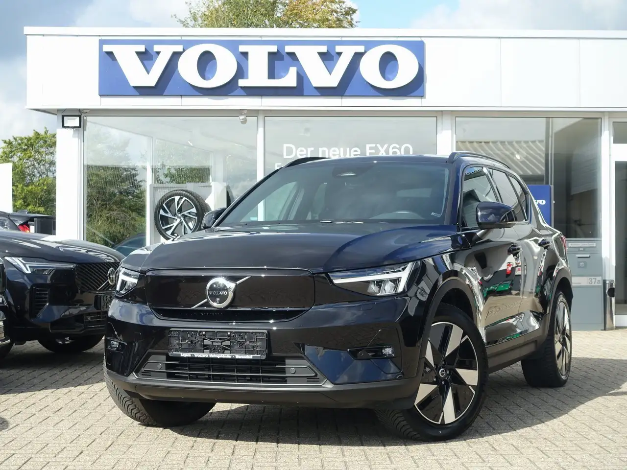 Volvo XC40 Recharge Single Extended Range Ultimate/AHK — photo 1 of 15