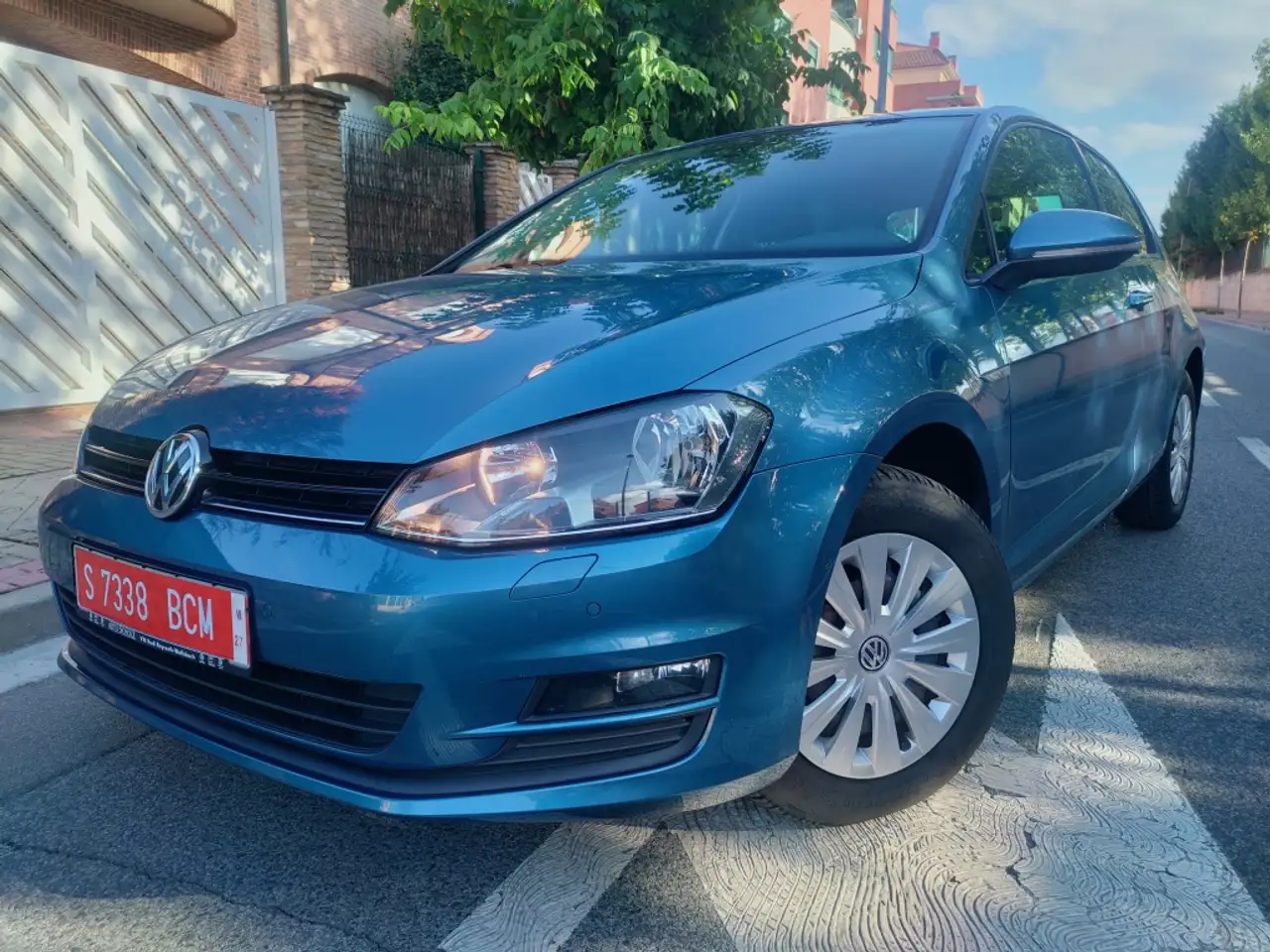 Volkswagen Golf 1.2 TSI BMT Edition 105 — photo 1 of 17