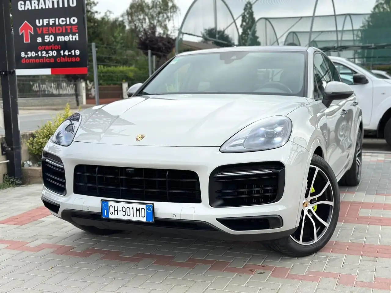 Porsche Cayenne Coupé 3.0 V6 E-Hybrid Platinum Edition — photo 1 of 23