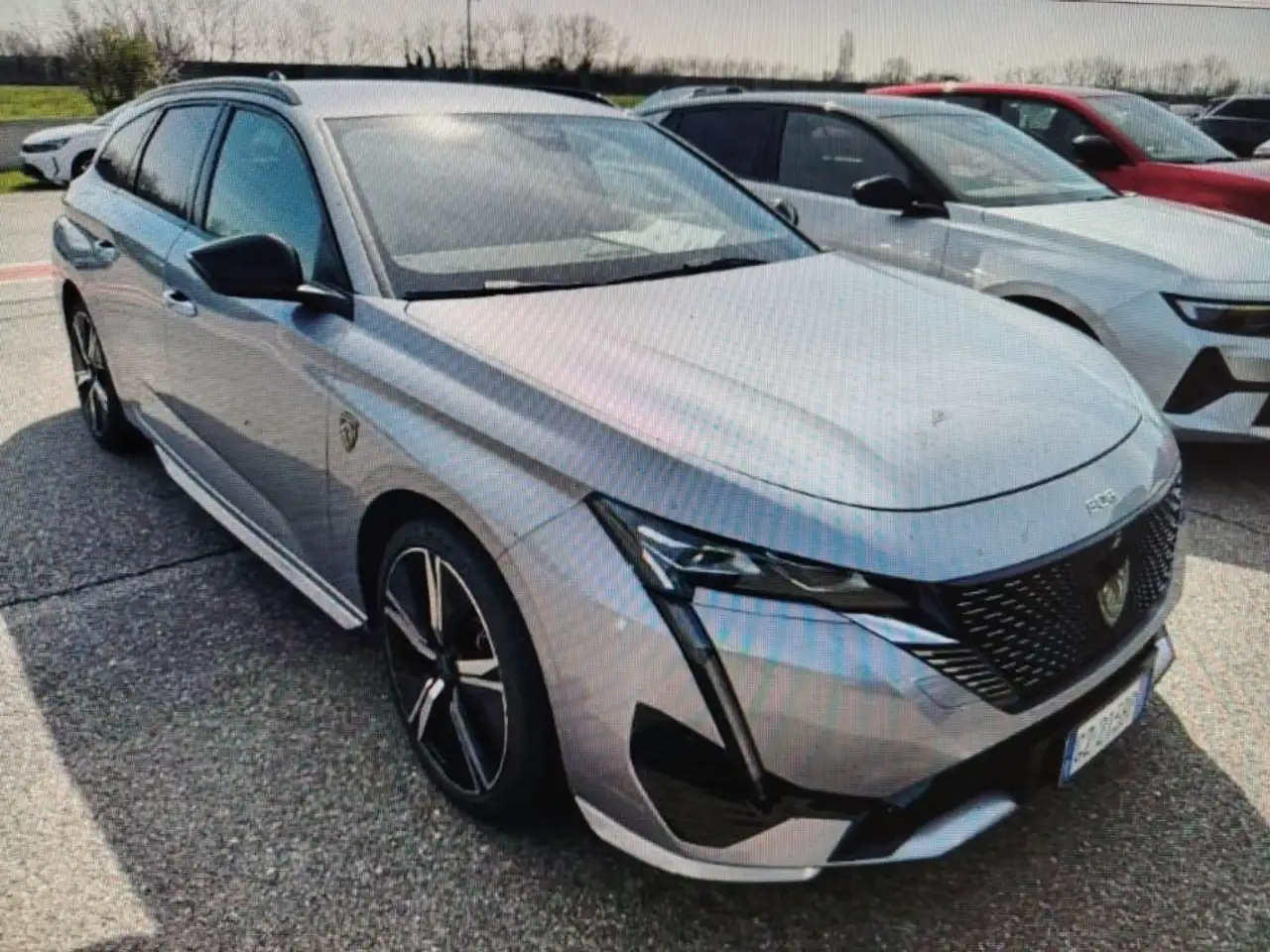 Peugeot 308 Hybrid 145 e-DCS6 SW GT — photo 1 of 8