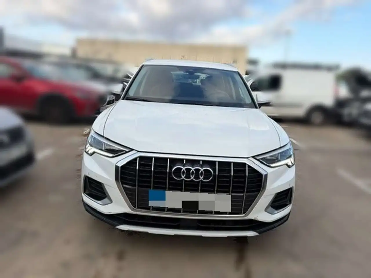 Audi Q3 35 TDI Advanced S tronic 110kW — photo 1 of 12