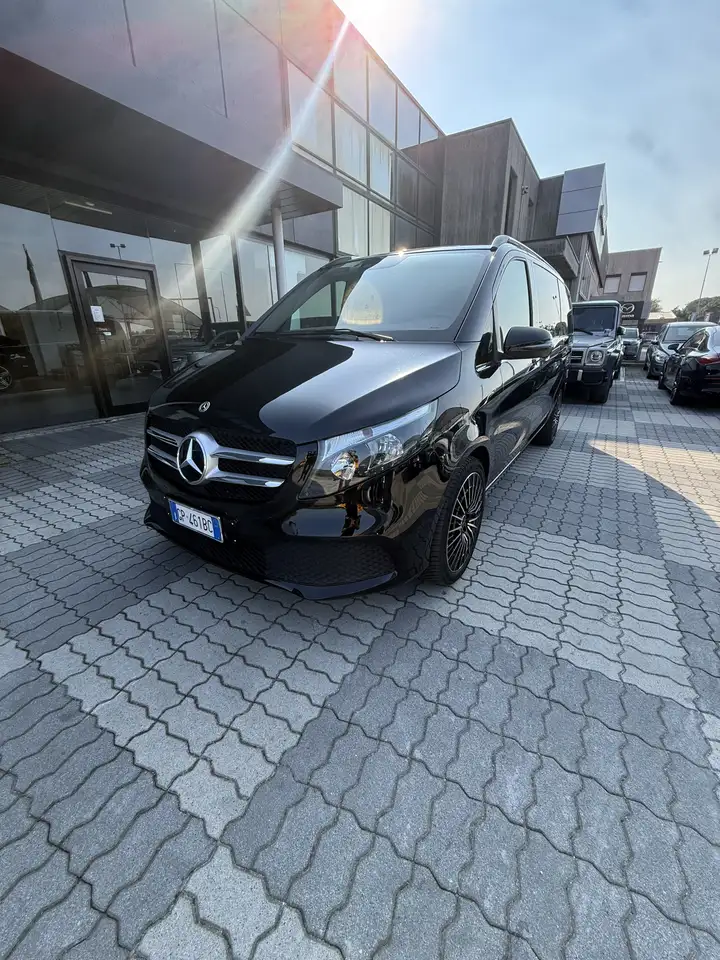 Mercedes-Benz V 220 Automatico Long — photo 1 of 15