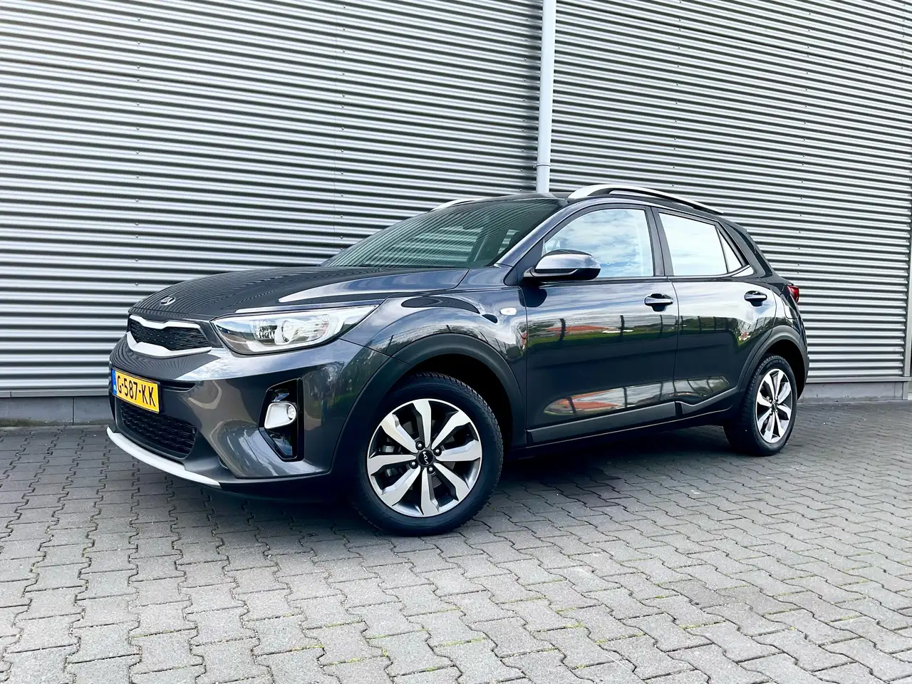 Kia Stonic 1.0 T-GDi 100pk DynamicLine — photo 1 of 18