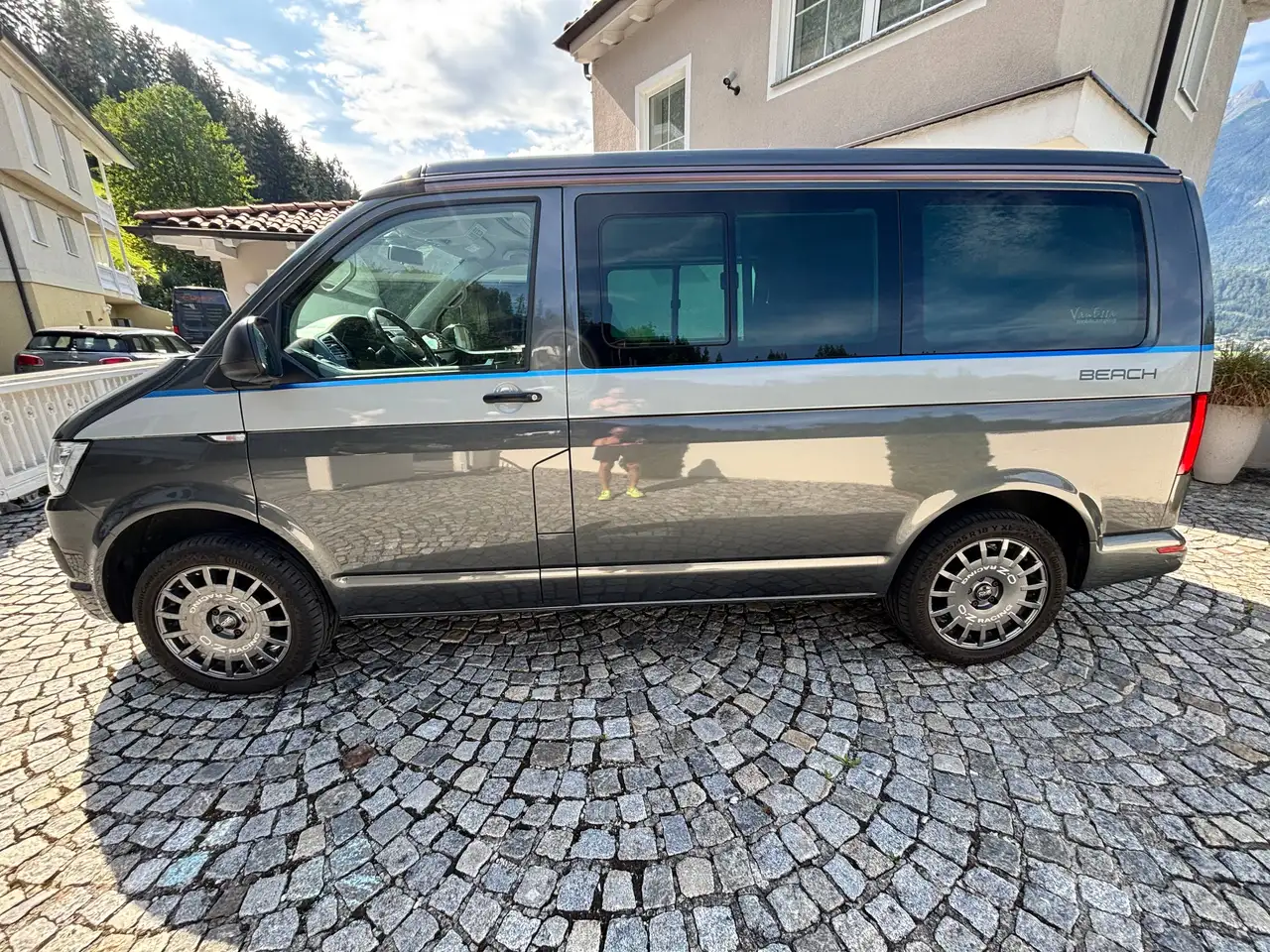 Volkswagen T6 California California Beach 2,0 TDI 4Motion BMT Beach — photo 1 of 23
