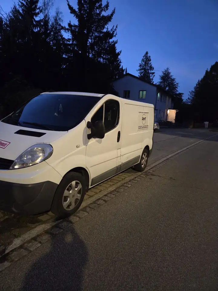 Renault Trafic — photo 1 of 14