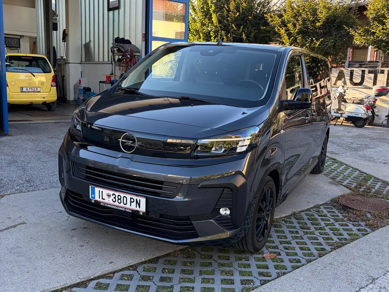 Opel Zafira Life Zafira 2,0 Diesel S — photo 1 of 12