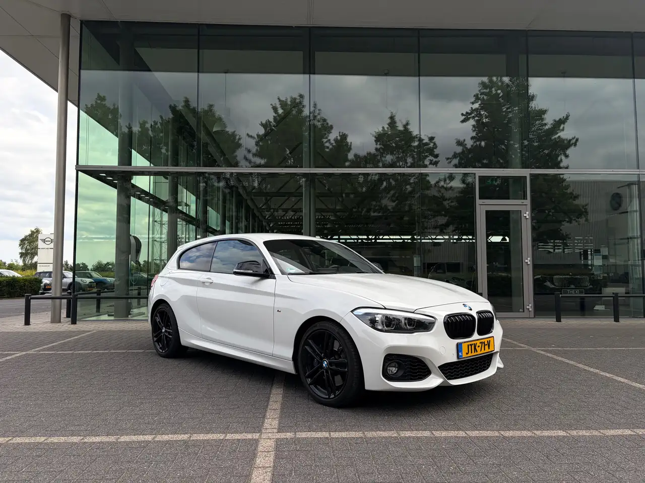 BMW 120 M-Sport I Adaptive LED I Professional Navi — photo 1 of 20