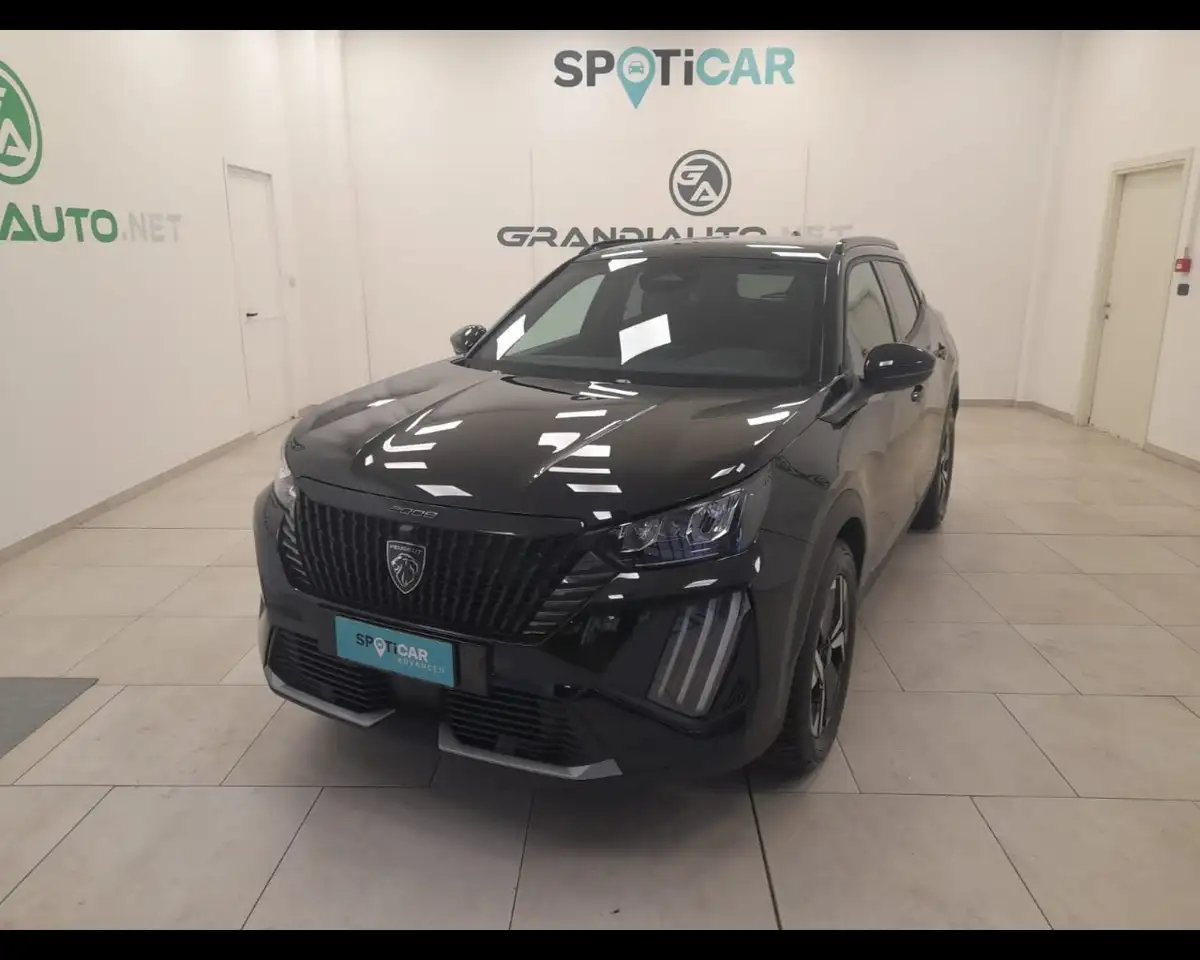 Peugeot 2008 Allure Hybrid 136 e-DCS6 — photo 1 of 15