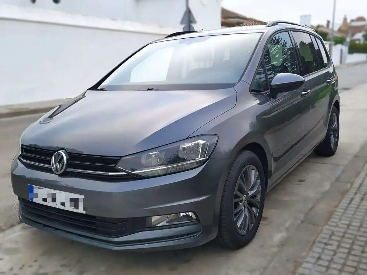 Volkswagen Touran Advance 1.6 TDI 85kW (115CV) — photo 1 of 25
