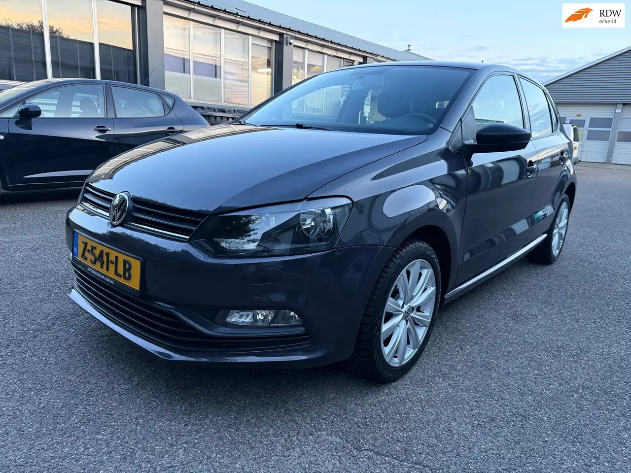 Volkswagen Polo 1.0 Comfortline Edition 2016 Parkeersensor Stoelve — photo 1 of 22
