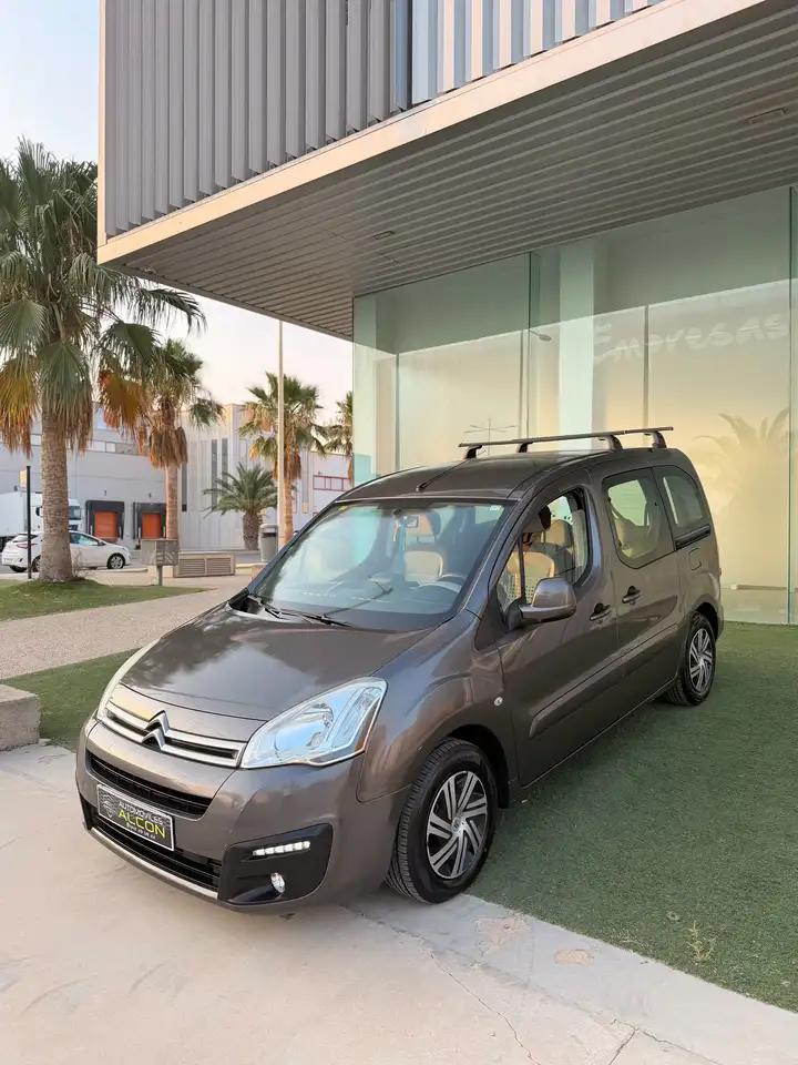 Citroen Berlingo Combi 1.6HDI XTR Plus 110 — photo 1 of 11