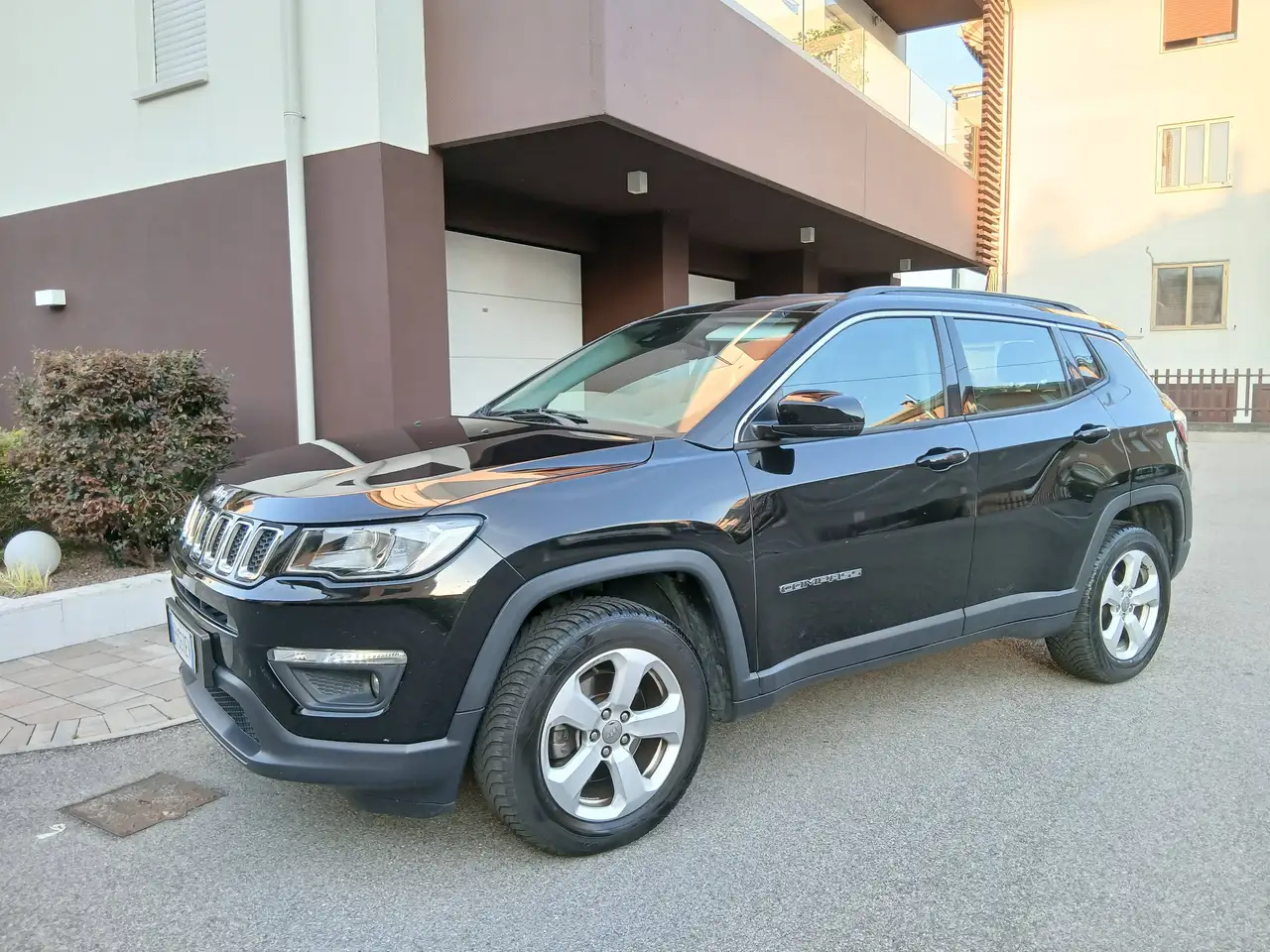 Jeep Compass 1.6 Mjt Lungitude tua a € 199 mese in pronta consegna — photo 1 of 14