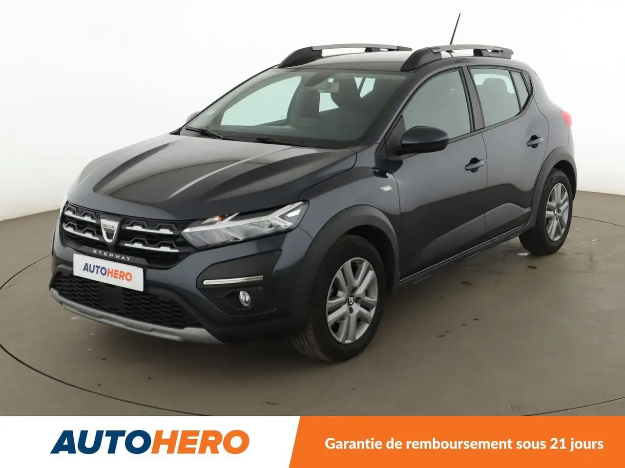 Dacia Sandero Stepway 1.0 TCe Confort — photo 1 of 33