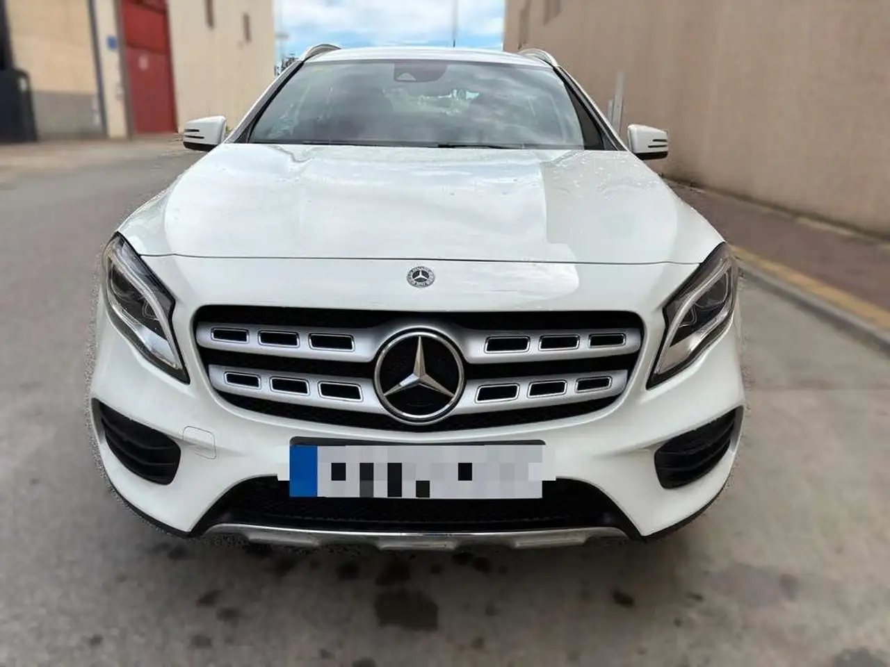 Mercedes-Benz GLA 250 4Matic 7G-DCT — photo 1 of 15
