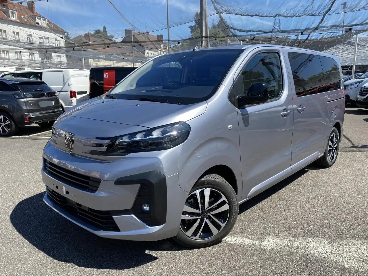 Peugeot Traveller (2) M 2.2 DIESEL 180 S\u0026S BUSINESS PACK EAT8 CUIR / TOIT PANO / ATTELAGE / WEBASTO — photo 1 of 15