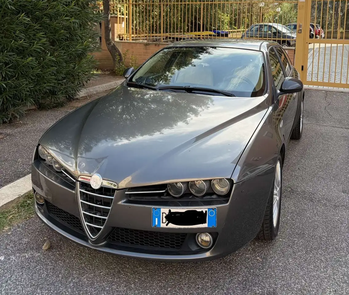 Alfa Romeo 159 159 Sportwagon SW 1.9 jtdm 16v Distinctive 150cv — photo 1 of 15
