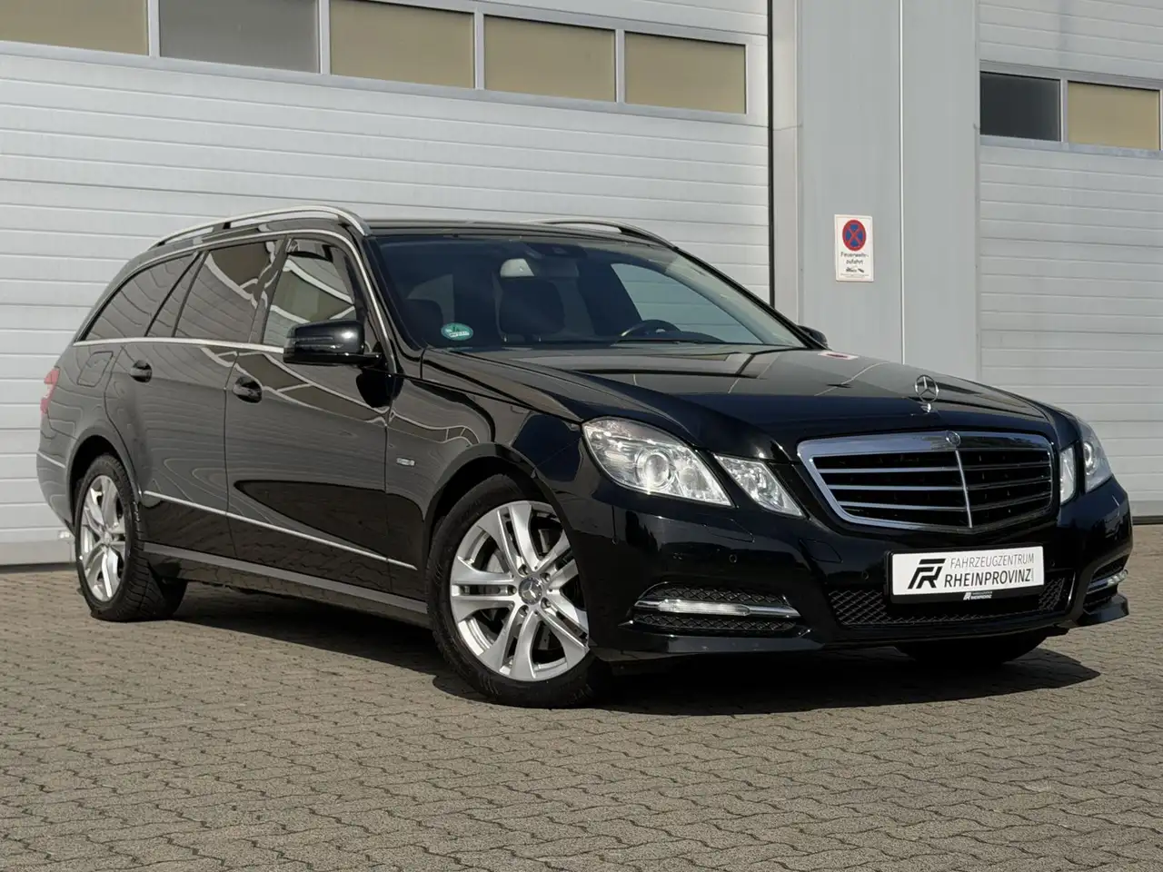 Mercedes-Benz E 250 CDI Avantgarde Navi/Klima/Tempomat/PDC — photo 1 of 28