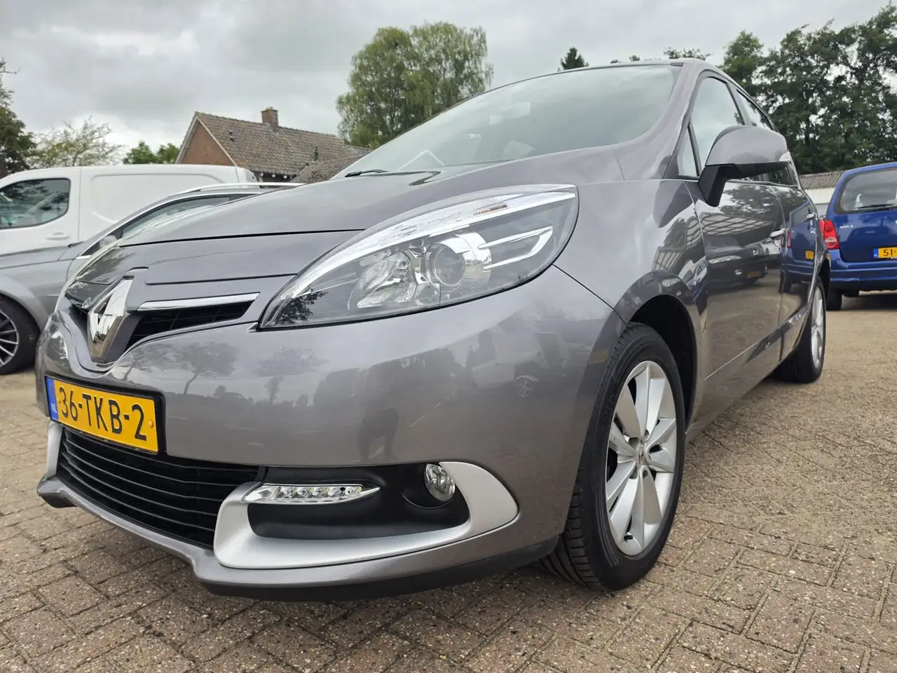 Renault Scenic 1.4 TCe Expression — photo 1 of 12