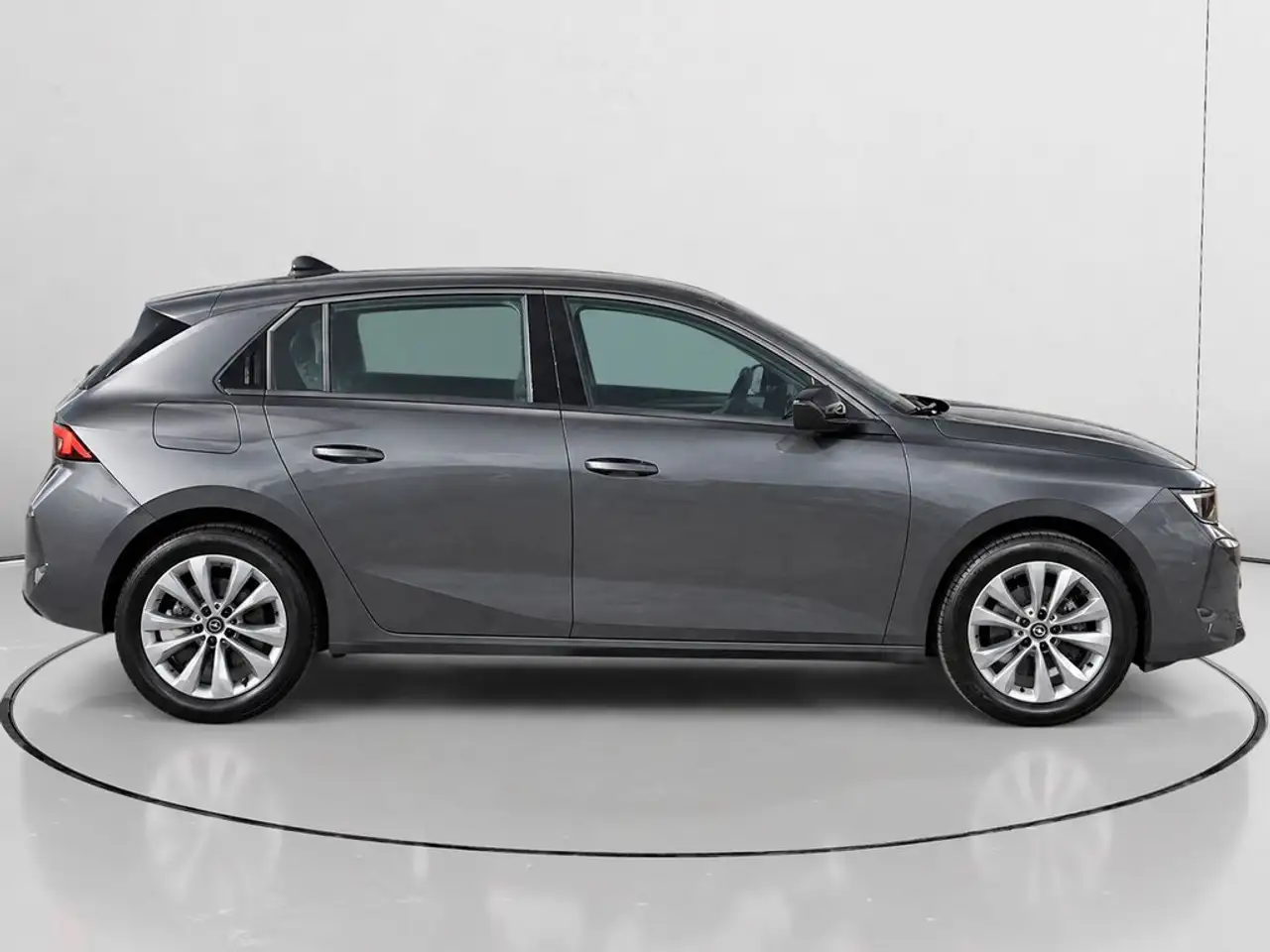 2023 Opel Astra 1.2T XHT S/S Edition 130, photograph 2