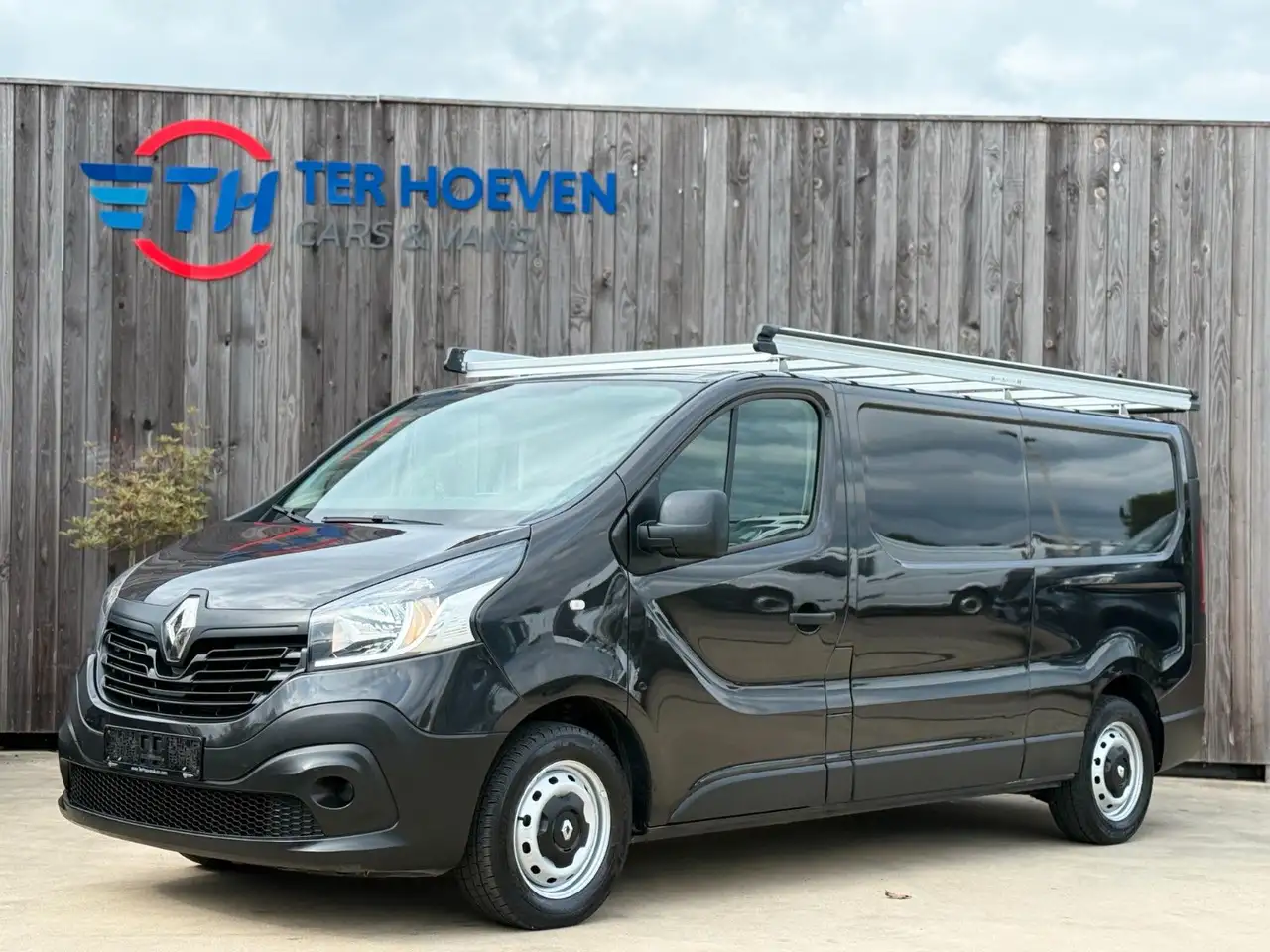Renault Trafic 1.6 DCi Lang Luxe Klima Navi AHK Tempomat — photo 1 of 40