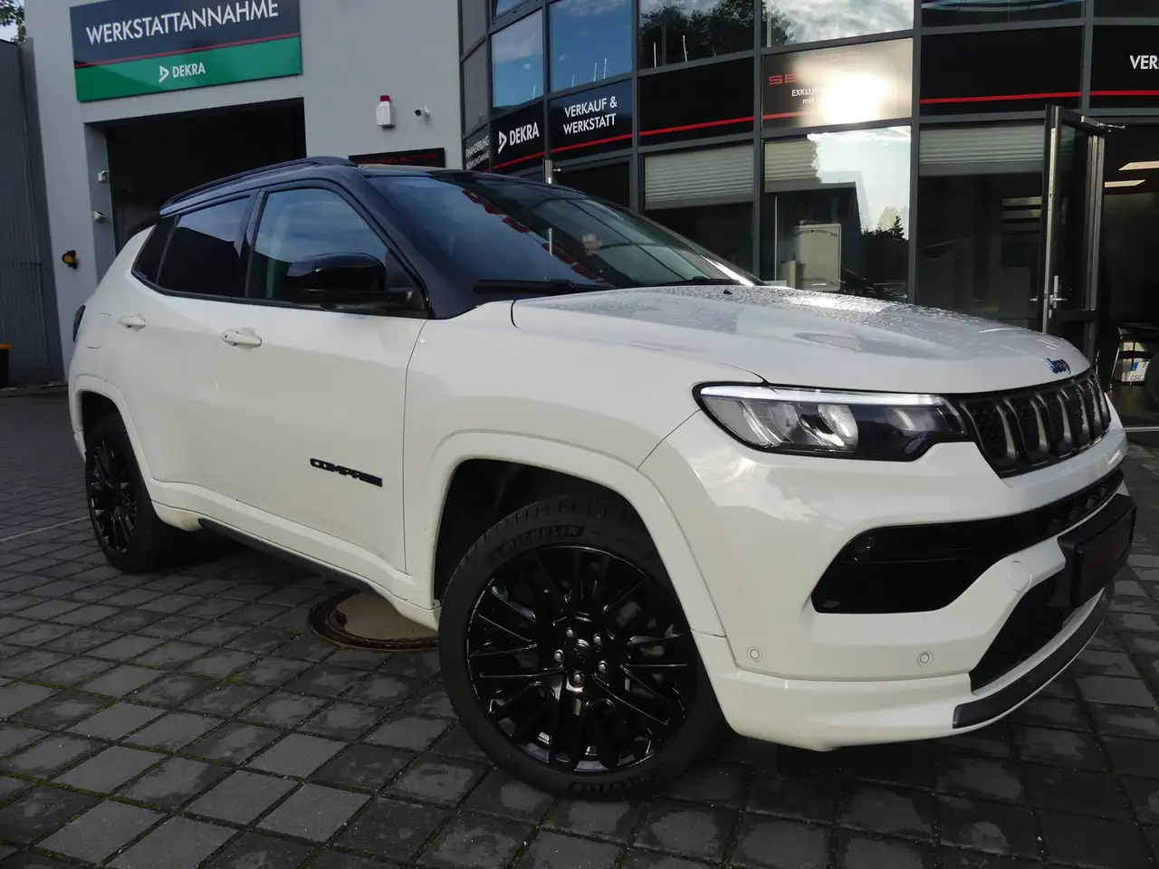 Jeep Compass 1.3 S Plug-In Hybrid 4WD LED/360°/ACC — photo 1 of 29