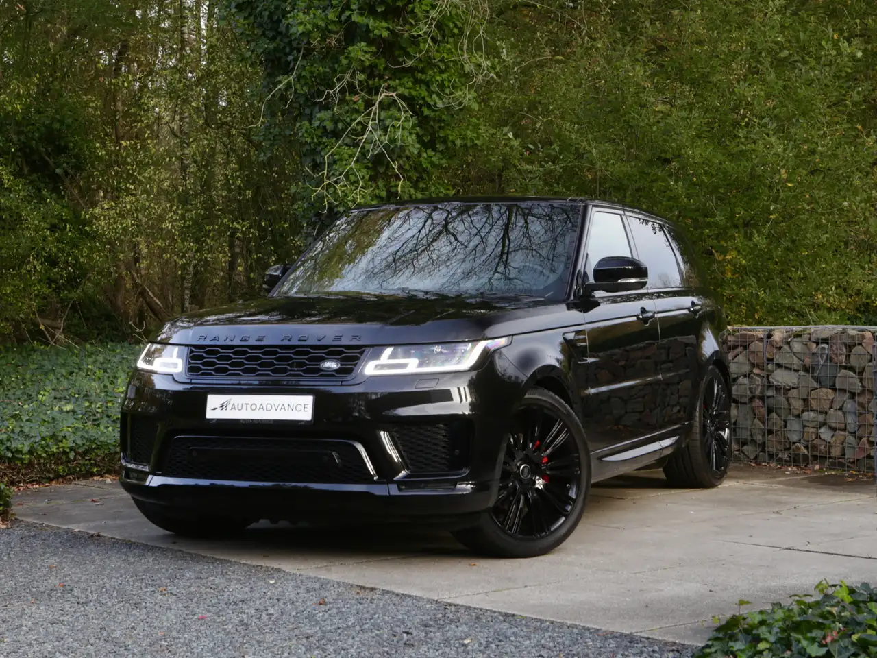 Land Rover Range Rover Sport D300 HST — photo 1 of 25
