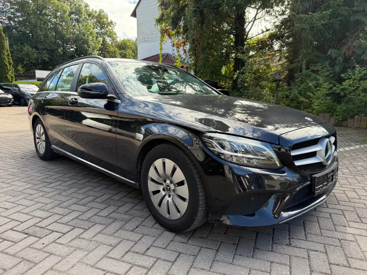 Mercedes-Benz C 220 d T 9G Bussin LED+NAV+SHZ+KAM+PARK+CARPLAY — photo 1 of 15
