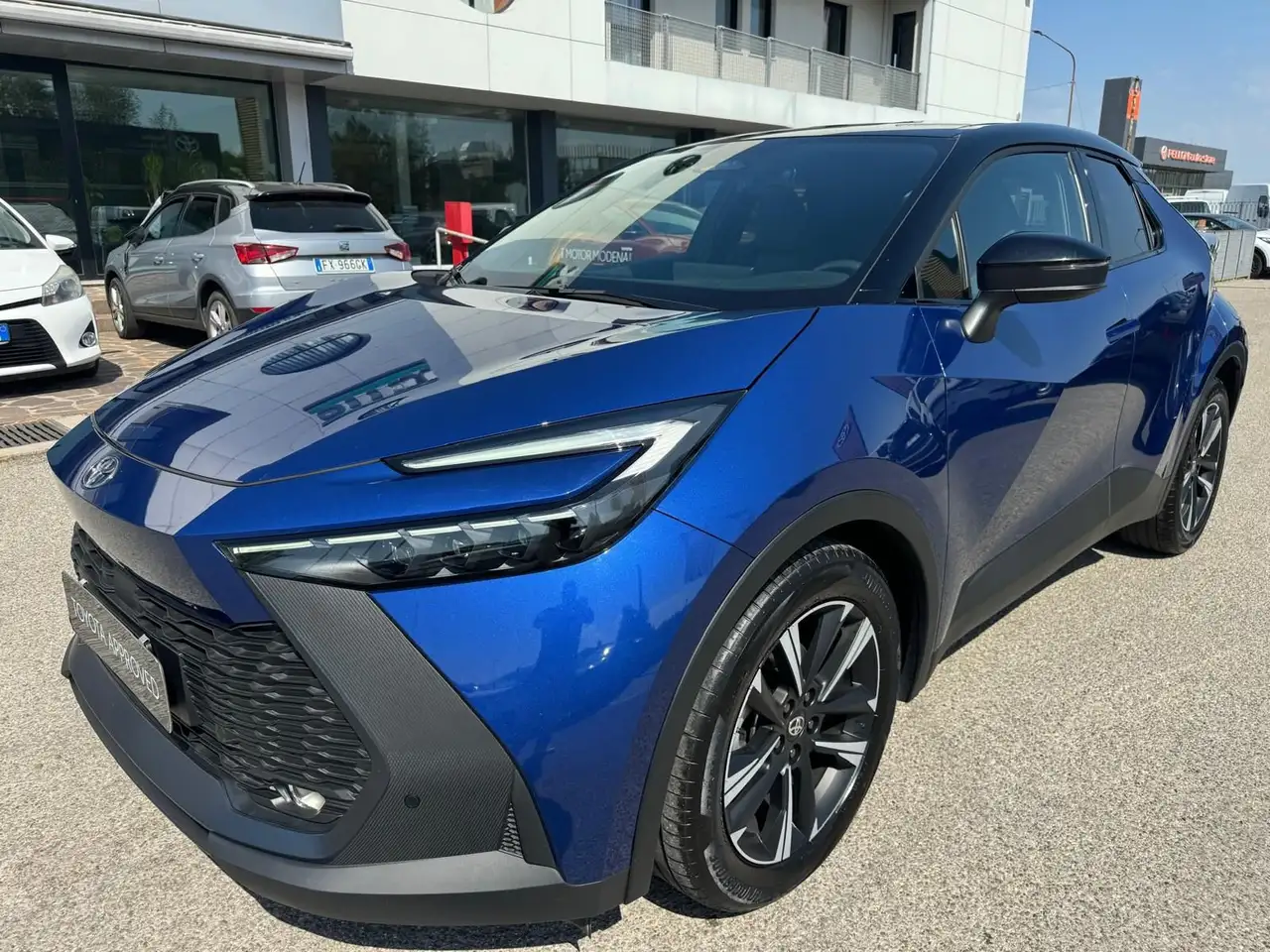 Toyota C-HR Hybrid 140 Trend — photo 1 of 15