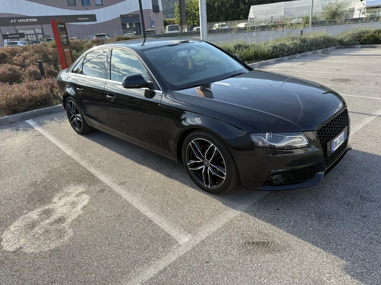 Audi A4 2.0 tdi — photo 1 of 6