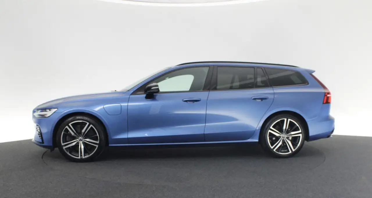 Volvo V60 R Design Plug-In Hybrid/Pano/AHK/H&K/Standhz — photo 1 of 8