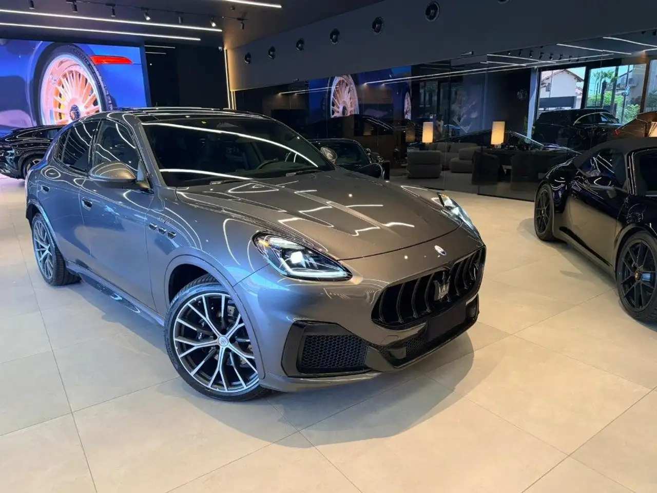 Maserati Grecale V6 530 CV AWD Trofeo — photo 1 of 15
