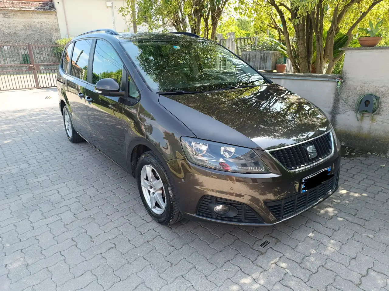 SEAT Alhambra 2.0 tdi cr Style dsg — photo 1 of 6