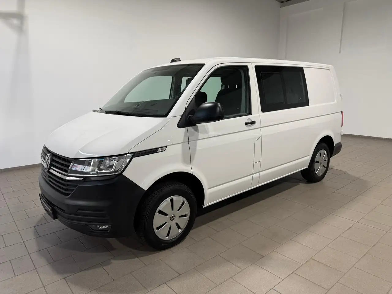 Volkswagen T6.1 Transporter -Doka(5-Si.),4Motion,kurz,Standh — photo 1 of 20