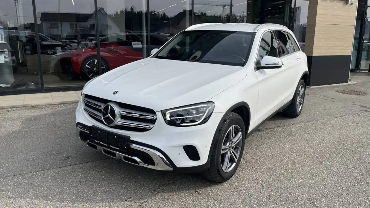 Mercedes-Benz GLC 300 de PHEV 4Matic — photo 1 of 23