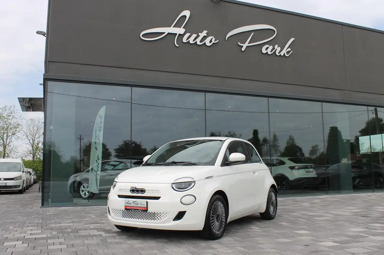 Fiat 500 Berlina Hybrid Torino — photo 1 of 15