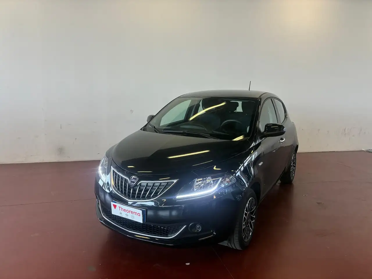 Lancia Ypsilon 1.0 FireFly Hybrid Gold Plus — photo 1 of 20