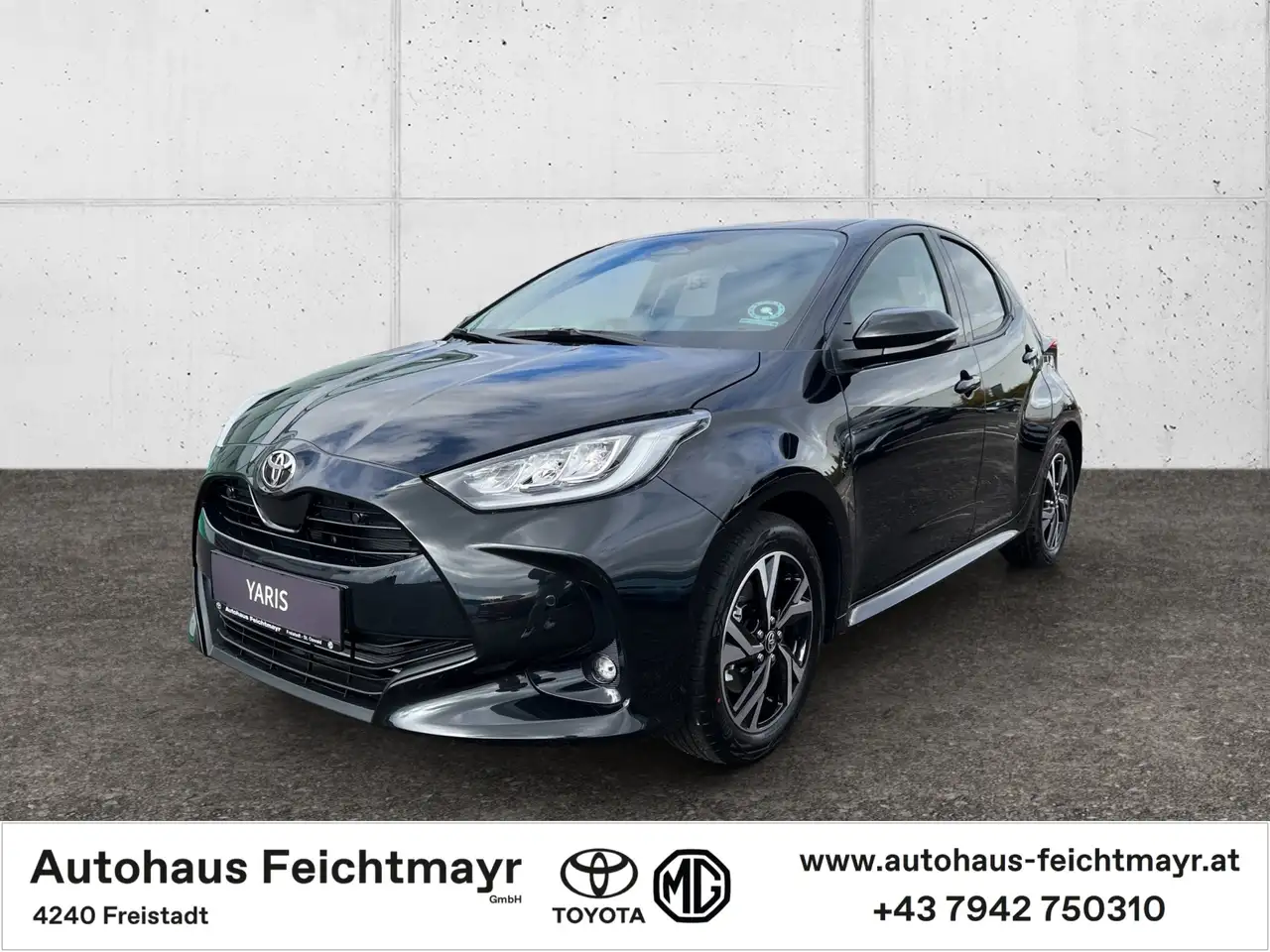 Toyota Yaris 1,5 Hybrid Ac. Dr. Safety-P. Comfort-P. 5t. — photo 1 of 11