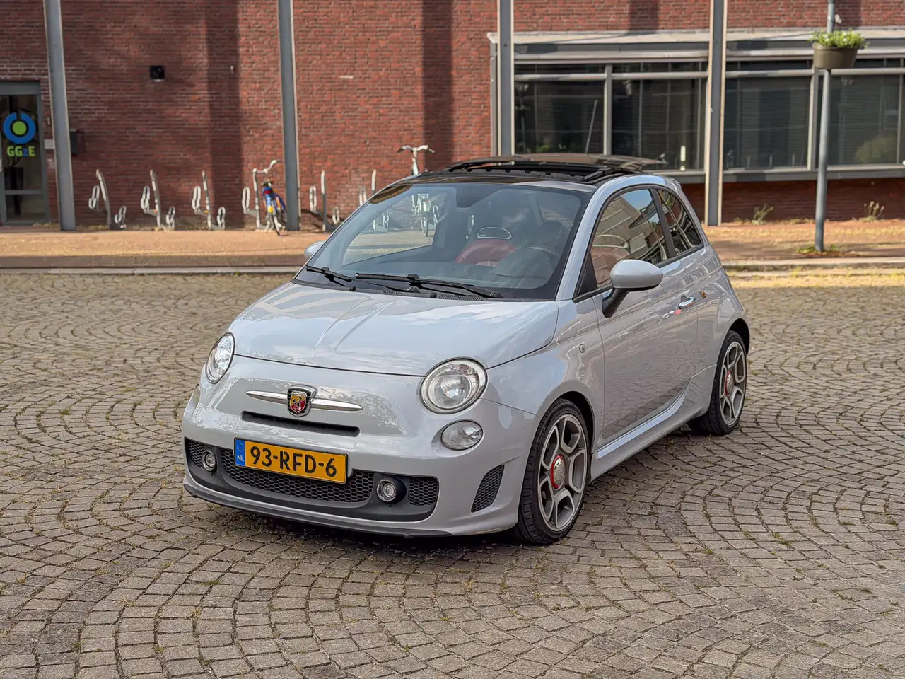Abarth 500 1.4 T-jet 135pk Schuifdak Leder Climate PDC — photo 1 of 21