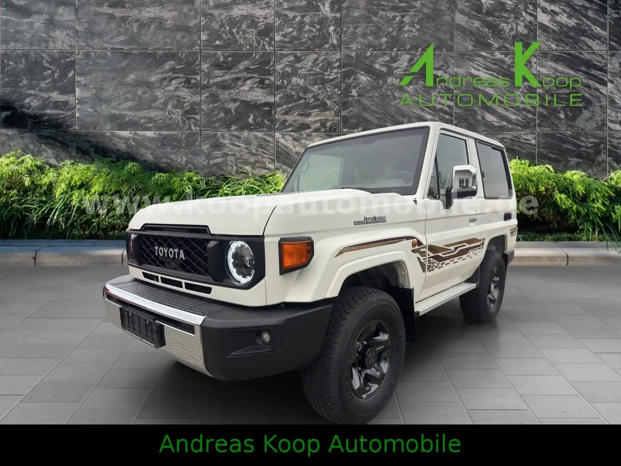 Toyota Land Cruiser GDJ 71 2,8-Diesel Aut. DLX SOFORT — photo 1 of 17