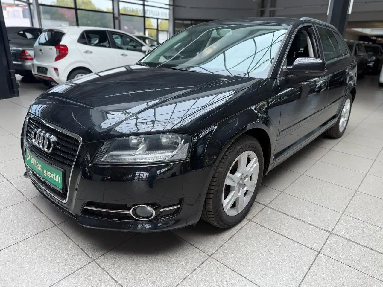 Audi A3 Sportback 1.4 TFSI Attraction — photo 1 of 17