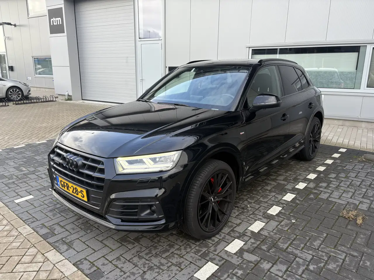 Audi Q5 55 TFSI e q. Comp. — photo 1 of 18
