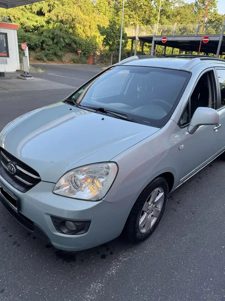 Kia Carens 2.0 CVVT LX — photo 1 of 13