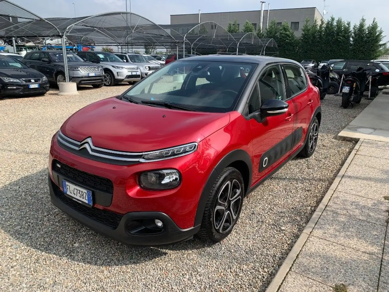 Citroen C3 PureTech 82 Shine — photo 1 of 15
